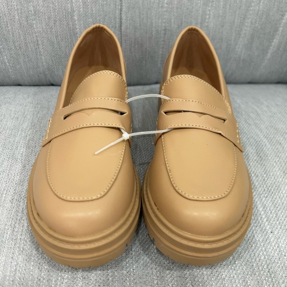 Tan Loafers for Women in new condition size 8.5 - Picture 3 of 5